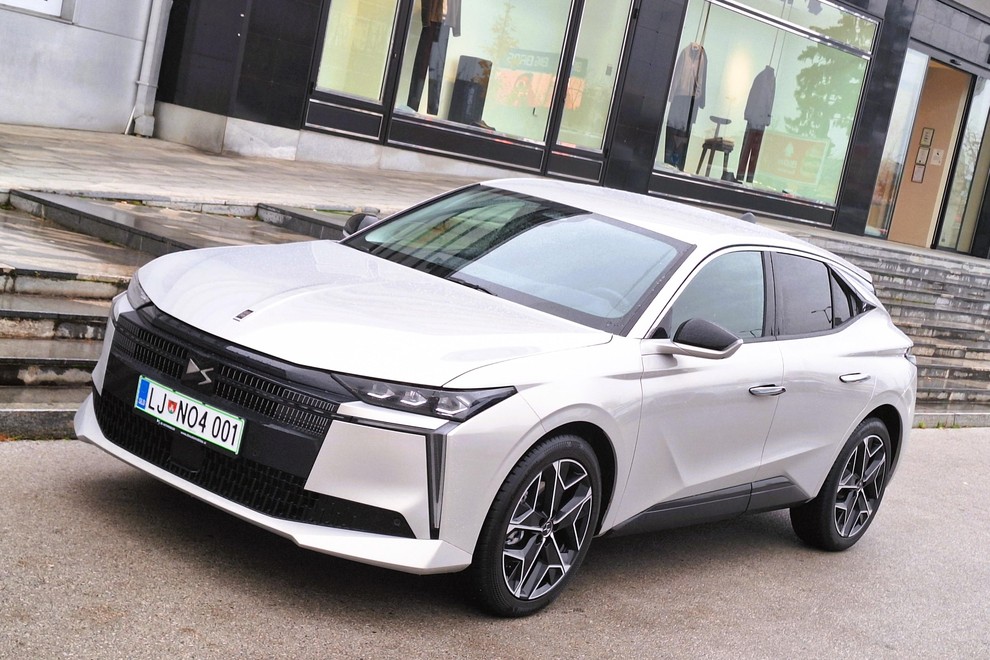 Test: DS N.4 Hybrid Etoile - Napad na germansko filozofijo