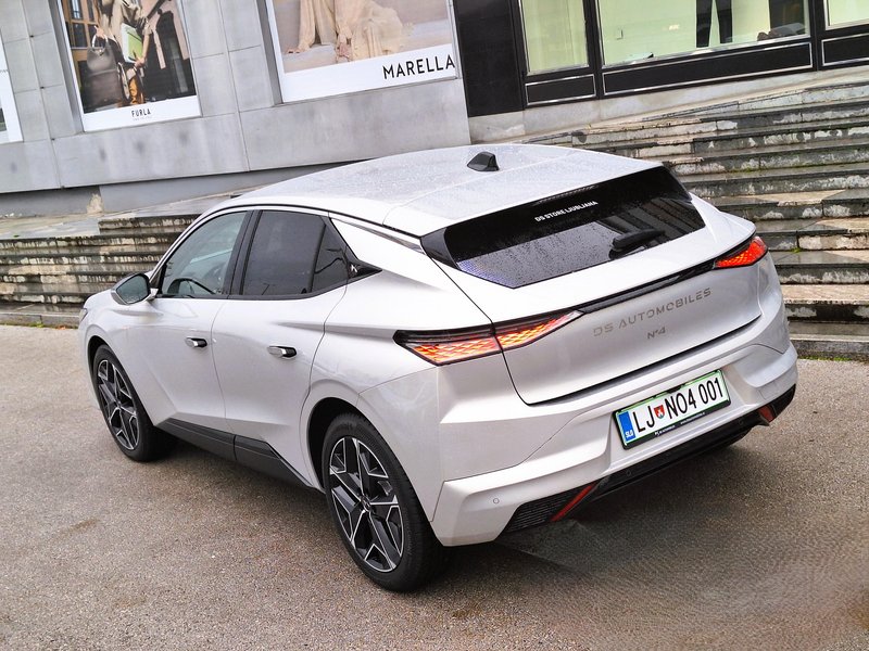 Test: DS N.4 Hybrid Etoile - Napad na germansko filozofijo