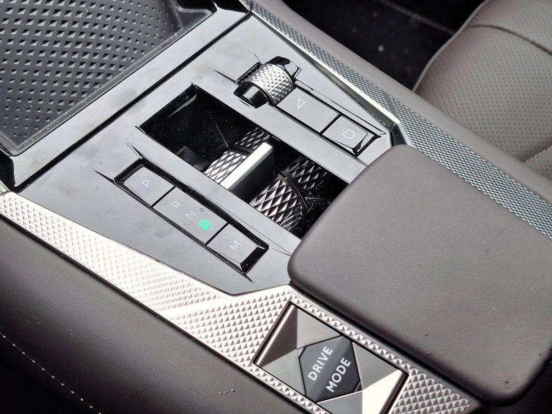 Test: DS N.4 Hybrid Etoile - Napad na germansko filozofijo