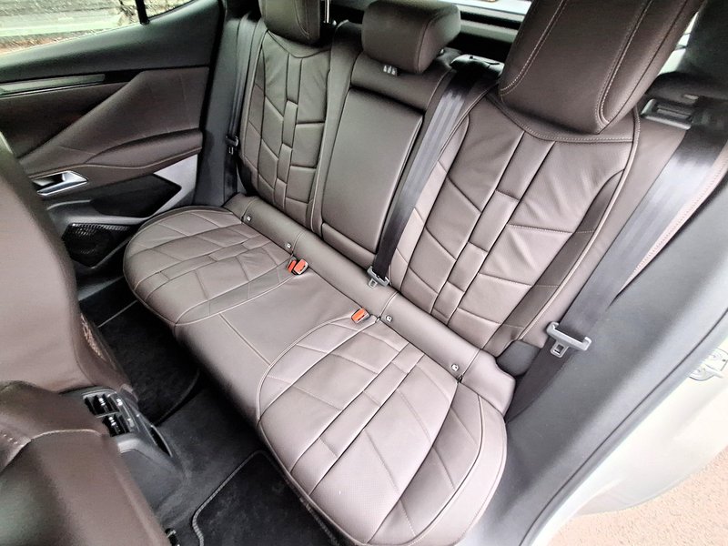 Test: DS N.4 Hybrid Etoile - Napad na germansko filozofijo