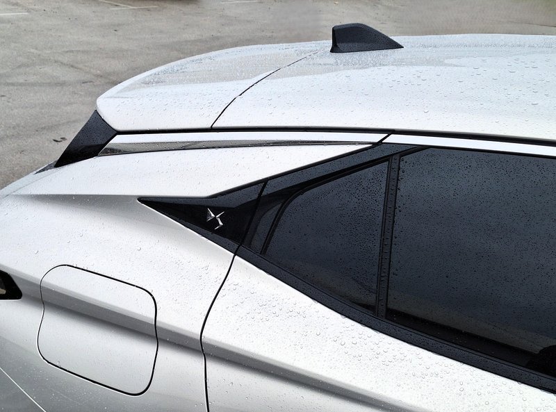 Test: DS N.4 Hybrid Etoile - Napad na germansko filozofijo