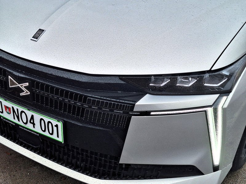 Test: DS N.4 Hybrid Etoile - Napad na germansko filozofijo