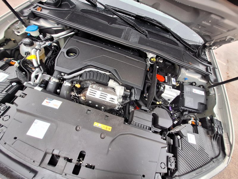 Test: DS N.4 Hybrid Etoile - Napad na germansko filozofijo