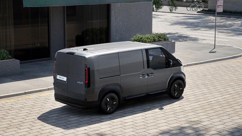 Kia PV5 in Volkswagen ID. Buzz: Oba z enakim ciljem, a z različnim pristopom