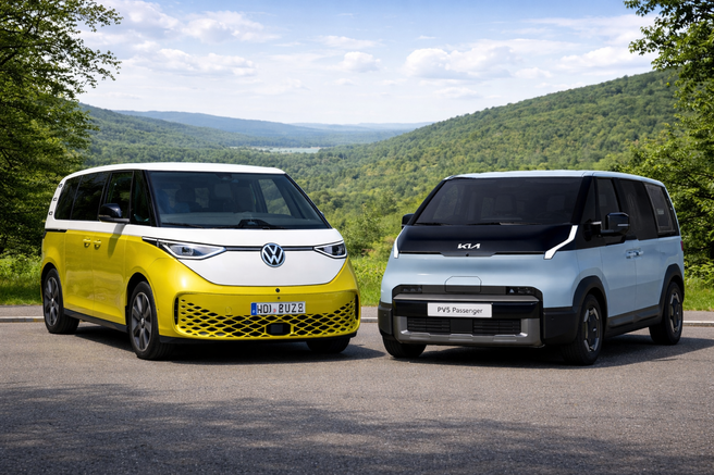 Kia PV5 in Volkswagen ID. Buzz:  Oba z enakim ciljem, a z različnim pristopom