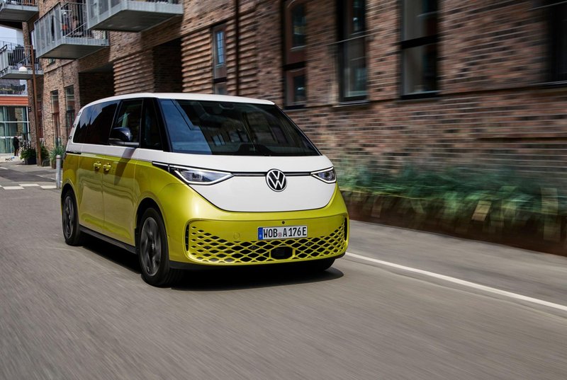 Kia PV5 in Volkswagen ID. Buzz: Oba z enakim ciljem, a z različnim pristopom