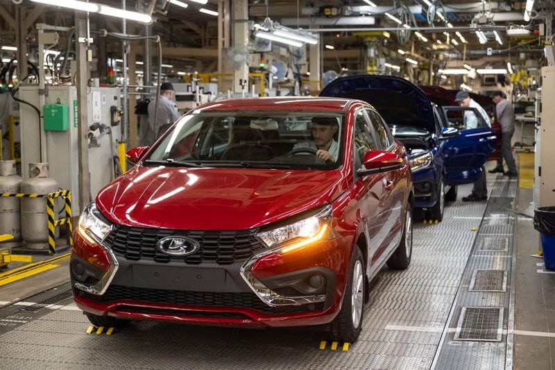 Težave ruskega Avtovaza: nižje povpraševanje in krepko zdesetkana proizvodnja