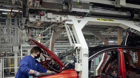 AvtomobiIska industrija pod nenehnim pritiskom, najslabše se piše nemškim znamkam