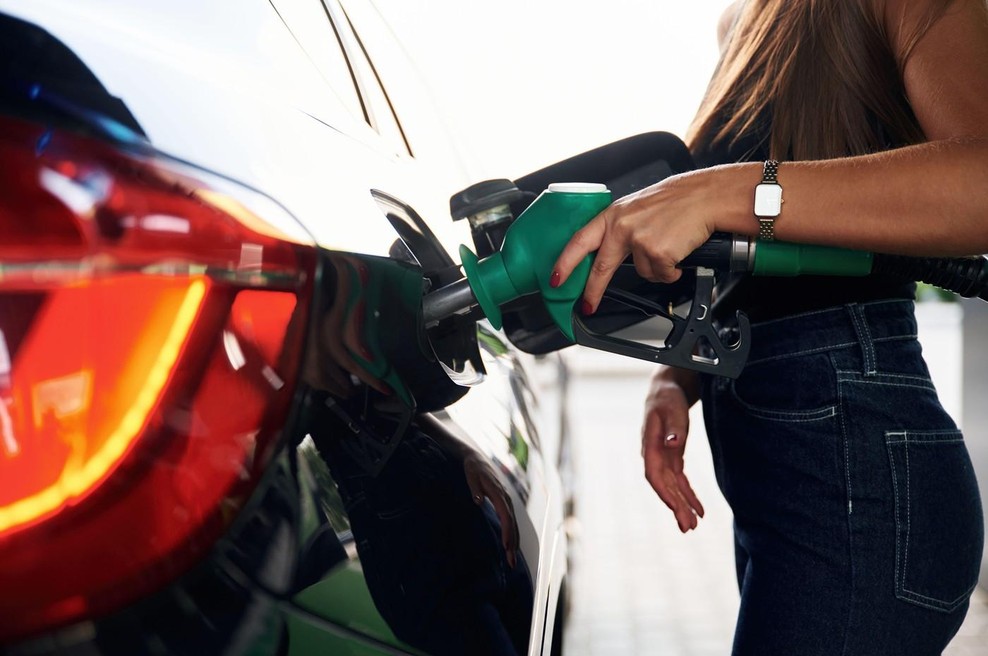 Pogonska goriva tako poceni niso bila že dve leti. Toliko bomo za bencin in dizel plačevali po novem (foto: Profimedia)