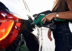 Pogonska goriva tako poceni niso bila že dve leti. Toliko bomo za bencin in dizel plačevali po novem