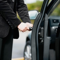 25 evrov plačila za to, da zaprete ... avtomobilska vrata. Saj ni res, pa je