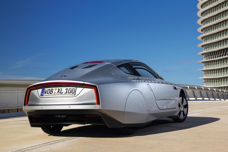 Volkswagen XL1, avtomobil, ki še dandanes lahko nastavlja ogledalo