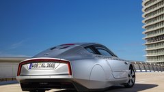 Volkswagen XL1, avtomobil, ki še dandanes lahko nastavlja ogledalo