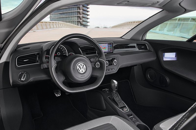 Volkswagen XL1, avtomobil, ki še dandanes lahko nastavlja ogledalo