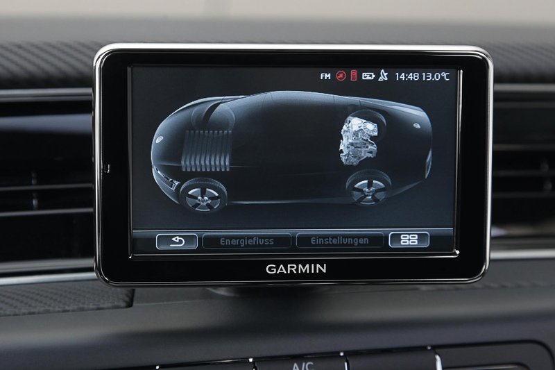 Volkswagen XL1, avtomobil, ki še dandanes lahko nastavlja ogledalo