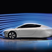 Volkswagen XL1, avtomobil, ki še dandanes lahko nastavlja ogledalo