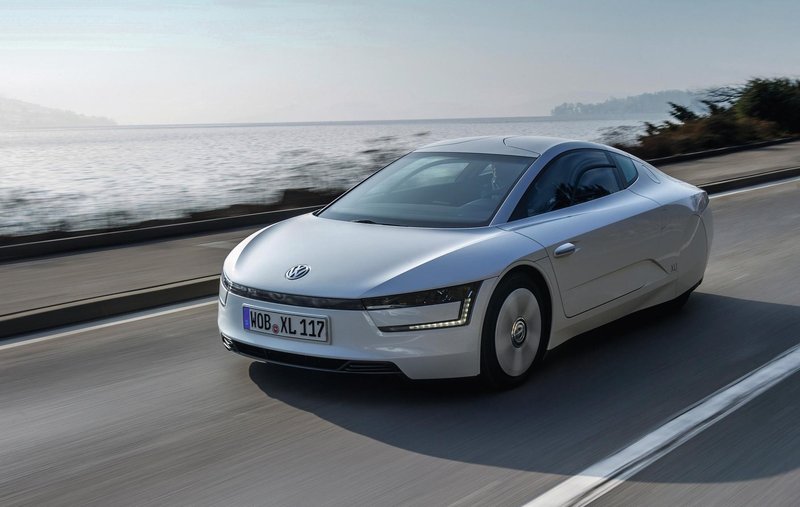 Volkswagen XL1, avtomobil, ki še dandanes lahko nastavlja ogledalo