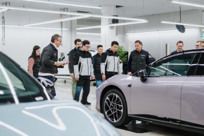 Severnim sosedom gre v avtomobilski industriji bolje kot pri smučarskih skokih