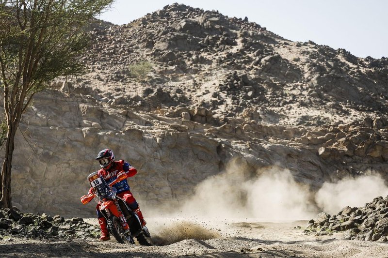 Sanders v vodstvu, Marčič reševal življenje