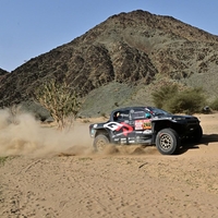 Sanders v vodstvu, Marčič reševal življenje