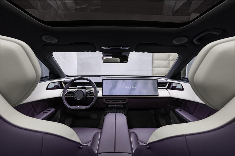 Nova Mazdina lastovka z drzno mešanico stila in tehnologije