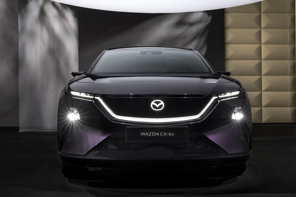 Nova Mazdina lastovka z drzno mešanico stila in tehnologije