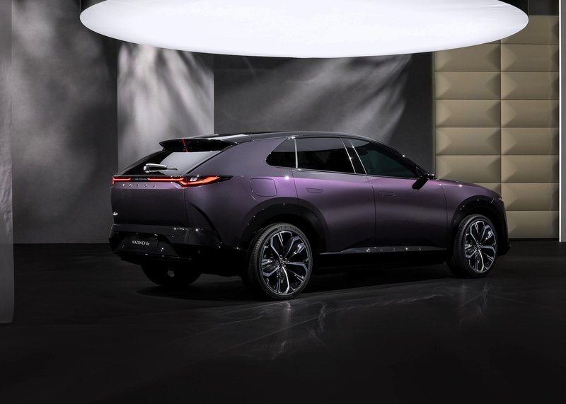 Nova Mazdina lastovka z drzno mešanico stila in tehnologije