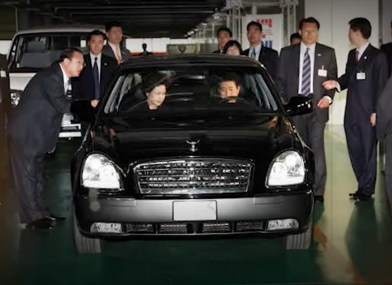 Zdaj lahko kupujejo avtomobile, a država ima še vedno vse pod nadzorom