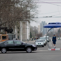 Zdaj lahko kupujejo avtomobile, a država ima še vedno vse pod nadzorom