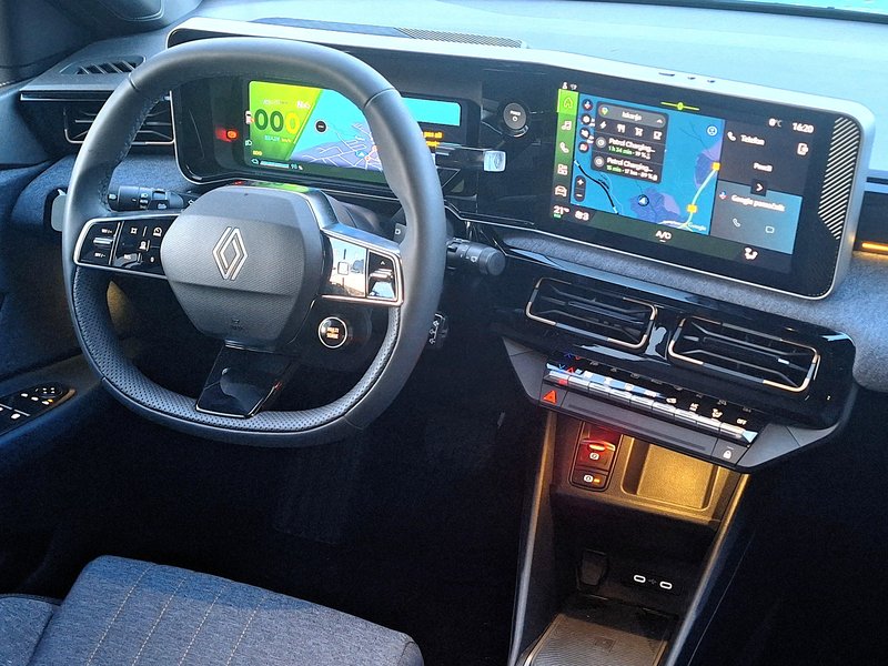 Test: Renault 4 E-Tech electric - Večen kot par hlač iz jeansa …