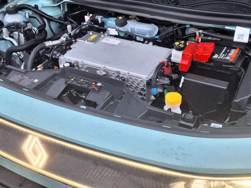 Test: Renault 4 E-Tech electric - Večen kot par hlač iz jeansa …