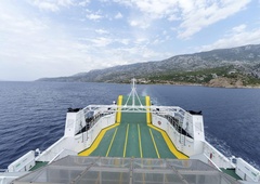 Potniki Jadrolinije niso mogli verjeti očem: od groze kričali ob pogledu s katamarana, vsi govorijo o tem, kaj je storil kapitan