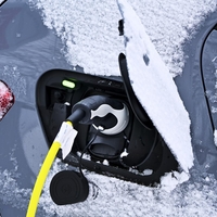 Z električnim avtomobilom vas v zimskem času čaka nekaj posebnosti