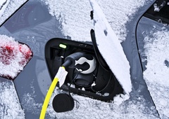 Z električnim avtomobilom vas v zimskem času čaka nekaj posebnosti