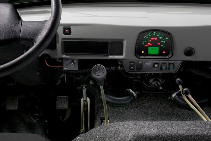 Ruski avtomobilski dinozaver, ki pri šestdesetih še vedno kljubuje času