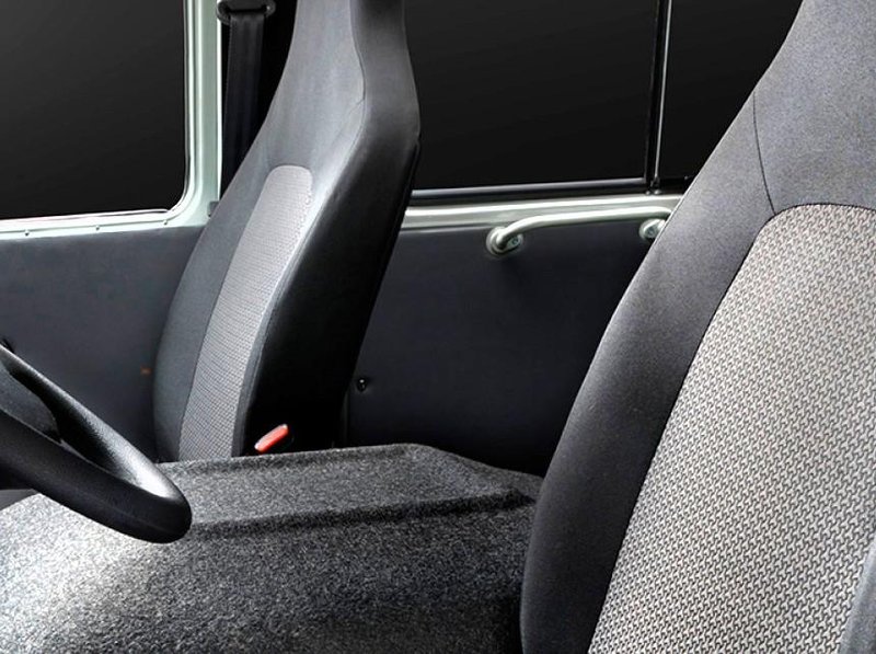 Ruski avtomobilski dinozaver, ki pri šestdesetih še vedno kljubuje času