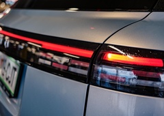 Na otoku so ga poimenovali "Range Rover s Temuja", a njegova prodaja je močno zasenčila "original" in še marsikoga drugega