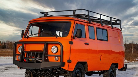 Ruski avtomobilski dinozaver, ki pri šestdesetih še vedno kljubuje času