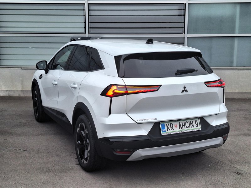 Novo v Sloveniji:  Mitsubishi Grandis – Japonsko poustvarjanje po francoskih notah