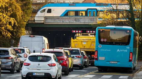 Slovenski avtomobili se starajo,  a so še vedno mlajši od evropskega povprečja