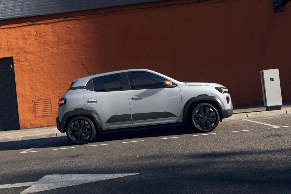 Ta avtomobil je s subvencijo skoraj absurdno poceni…ampak v neki drugi državi