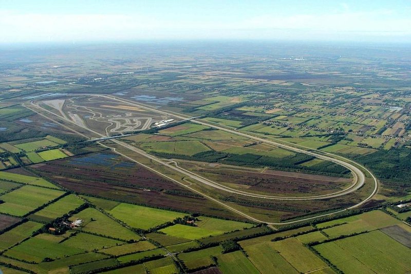 To je steza na kateri se rojevajo hitrostni (in še kakšni drugi) rekordi