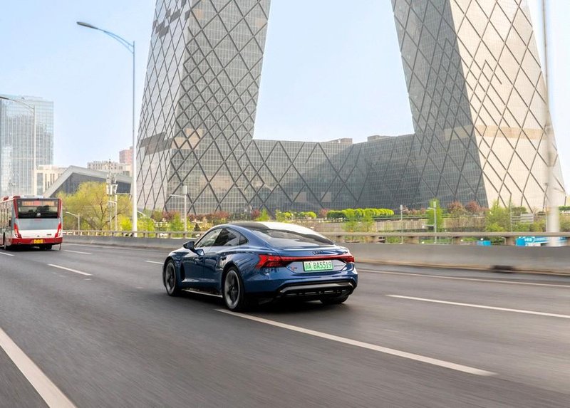 Znamka štirih krogov v težavah, lastniki avtomobilov prepuščeni sami sebi