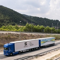 Strokovnjaki svarijo: megatovornjaki predstavljajo resno nevarnost