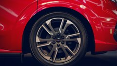 Volkswagnov dostavnik v bojni barvi in s športnimi vibracijami