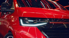 Volkswagnov dostavnik v bojni barvi in s športnimi vibracijami