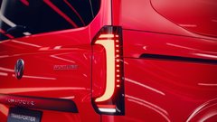 Volkswagnov dostavnik v bojni barvi in s športnimi vibracijami