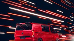 Volkswagnov dostavnik v bojni barvi in s športnimi vibracijami