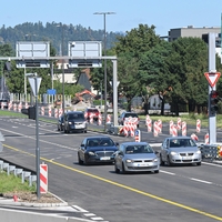 Nevarno križišče v Ljubljani: "Avtomobili vozijo z veliko hitrostjo, ko zavijaš levo, jim komaj uideš ..."