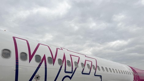 Potnik na letalu v telefon napisal srhljivo sporočilo: takoj so poslali vojaške lovce, sledila je osupljiva drama v zraku